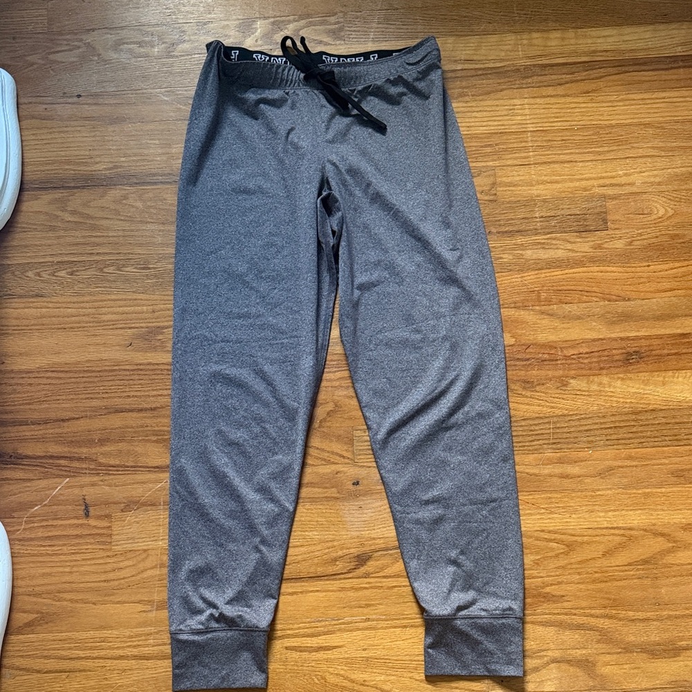 VS Pink Ultimate Jogger size M